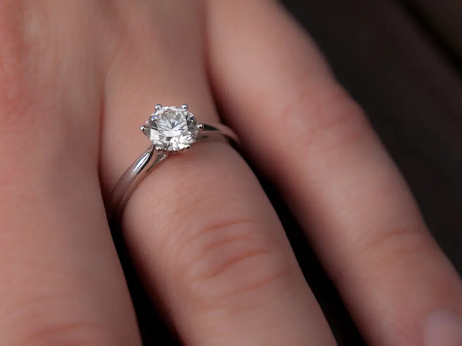 Can $1000 buy you a decent engagement ring? Diamonds in Dubai