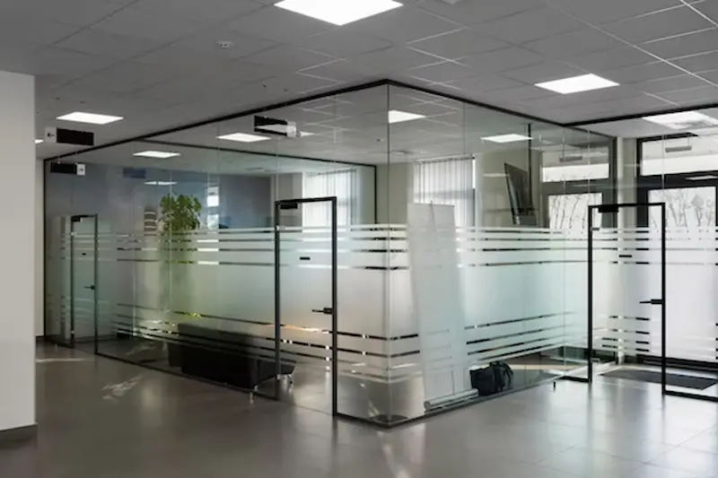 Modernizing Work Environments: The Shift Towards Transparent and Collaborative Spaces