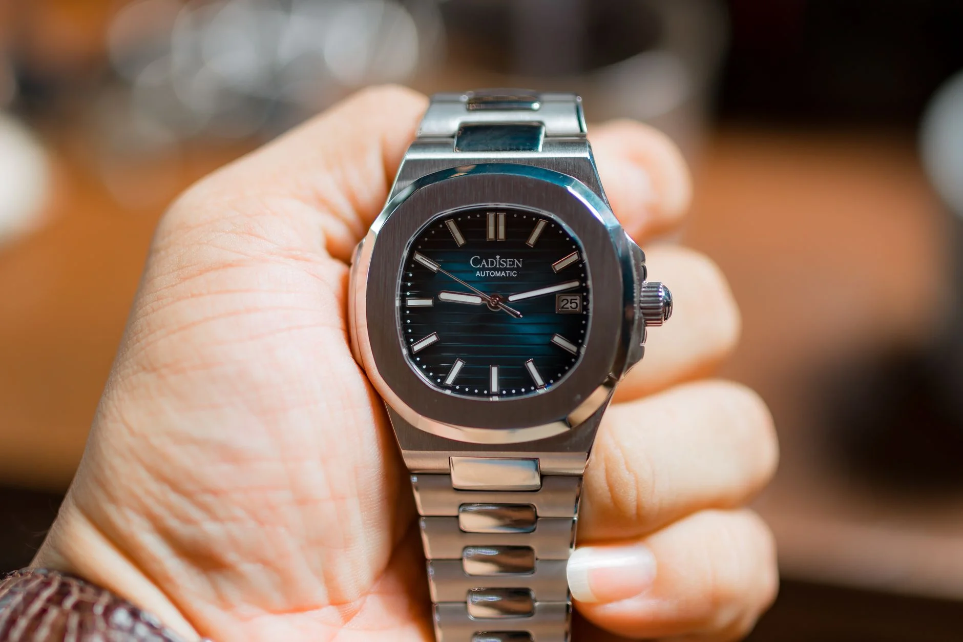 Seiko SKX009 Review: Specs, 7S26 Movement & Mod Guide